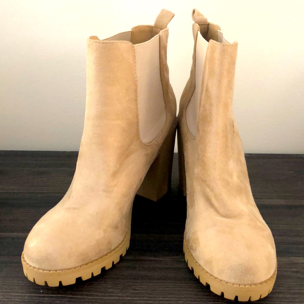 Size 9.5 woman booties new never used.
